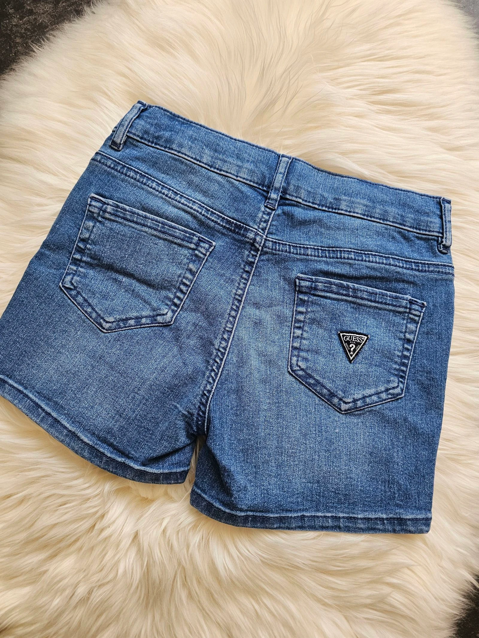 Nieuwe GUESS jeansshort - Maat 10 jaar – photo 3